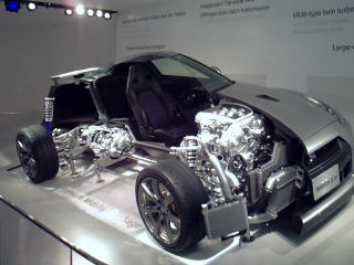 日本のスポーツカーの代表的存在、日産GTR のカットモデル。現車は人だかりでしたが、こっちは空いてました。